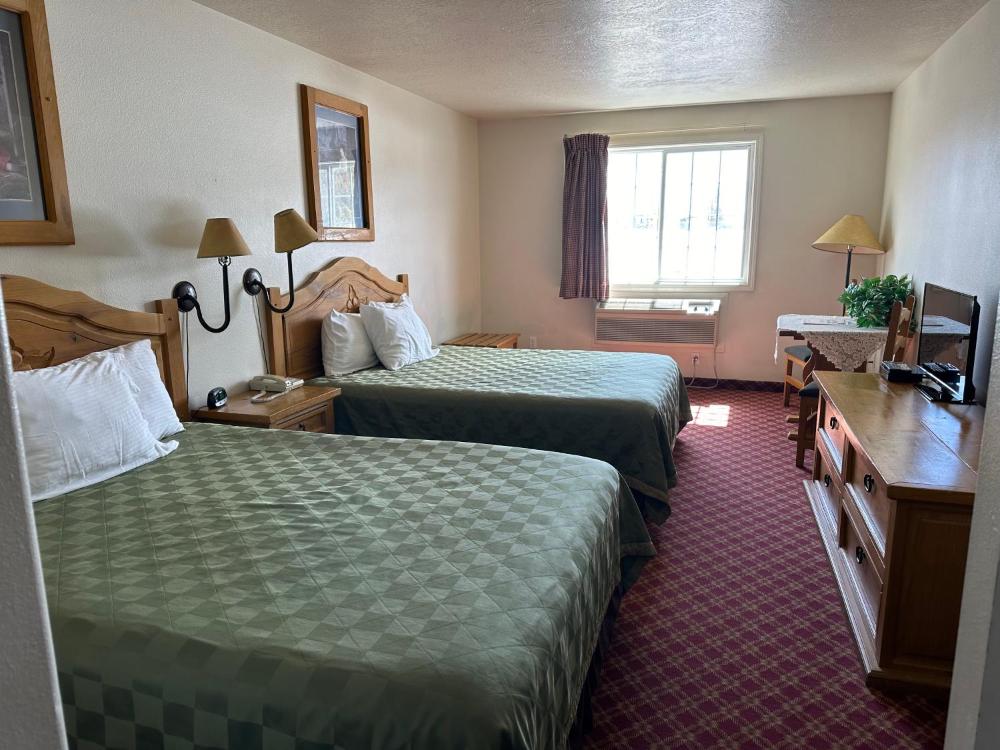 Queen Room with Two Queen Beds interior