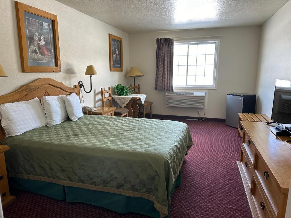 Queen Room interior